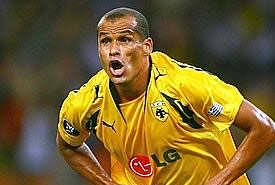 Rivaldo torna in campo a 40 anni: ha firmato con il Sao Caetano.