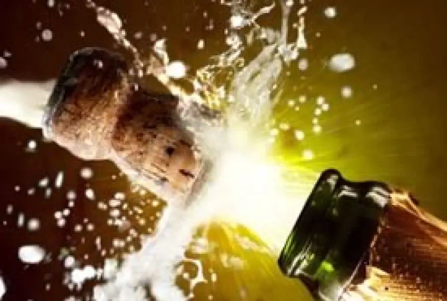 Brindisi di Capodanno: tappo in plastica o in sughero?