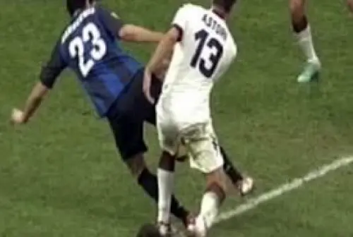 Inter-Cagliari 2-2 finisce in un mare di polemiche