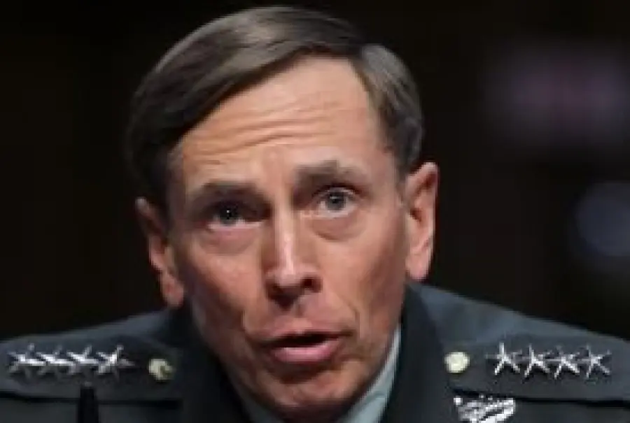 Dimissioni David Petraeus, è stato l'FBI a scoprire l'affaire