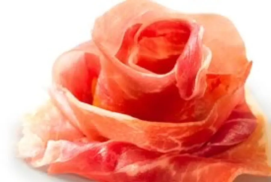 Antipasto colorato per il menù di Natale: Carpaccio di prosciutto