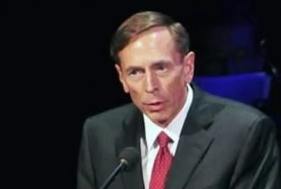 Il numero uno della Cia si dimette perchè ha tradito la moglie