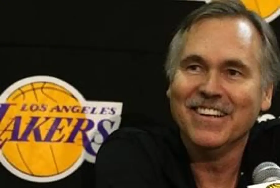 Nba: esonerato il coach dei Lakers, Mike Brown. Il sogno ora è Phil Jackson
