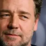 Russel Crowe è di nuovo single