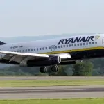 Ryanair, del nastro adesivo usato per sigillare un vetro