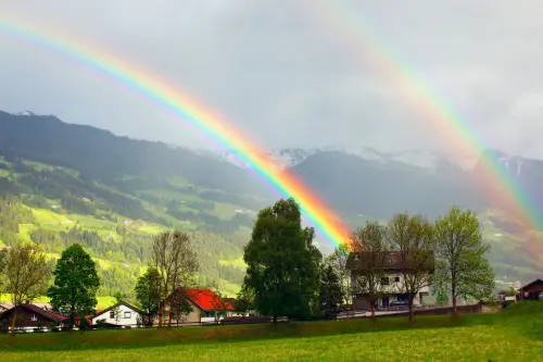 Come si forma un arcobaleno e perché ha quei colori