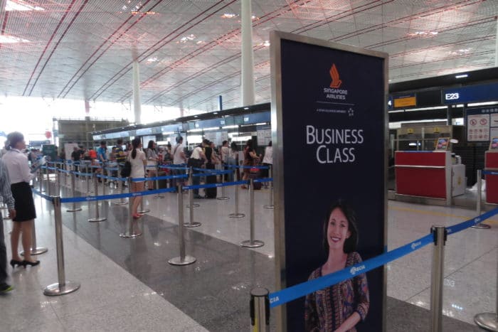 Risparmiare sul biglietto aereo: due indagini ci dicono come fare