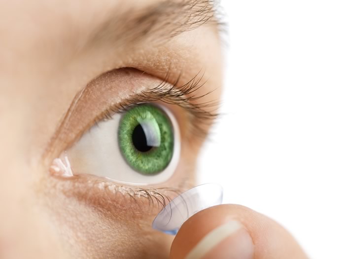 Indossare Lenti a Contatto ogni giorno aumenta il rischio di infezioni oculari