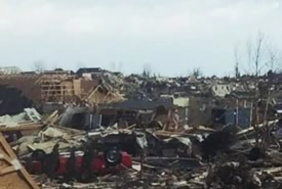 Oltre 70 tornado colpiscono gli USA