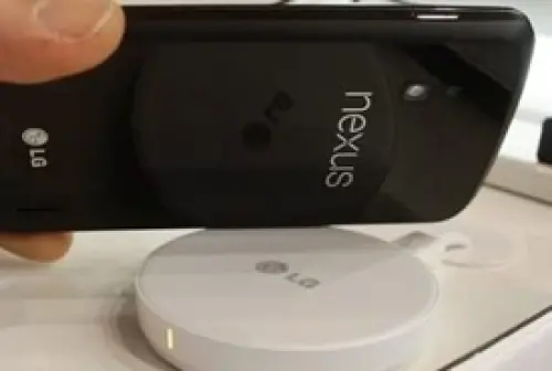 LG WCP-300, un caricatore per smartphone molto pratico  