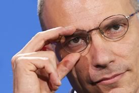 Letta, da Berlino, afferma: "La priorità, in questo momento, è il lavoro."