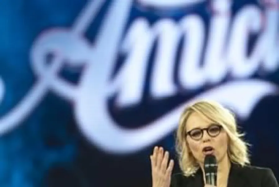 Al via il serale di "Amici": Maria De Filippi spiega alcune importanti novità