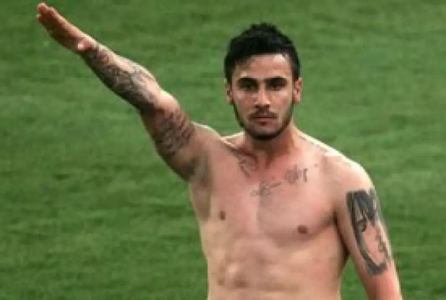 Aek Atene-Veria esulta col saluto nazista: squalificato a vita dalla Nazionale