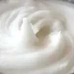 Latte detergente fatto in casa per la pelle secca 