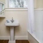 Come ristrutturare un bagno piccolo senza spendere una fortuna