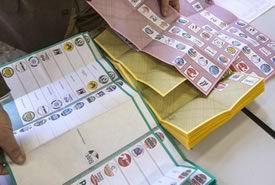 Elezioni, il Secondo Giorno i Seggi sono Aperti Fino alle 15