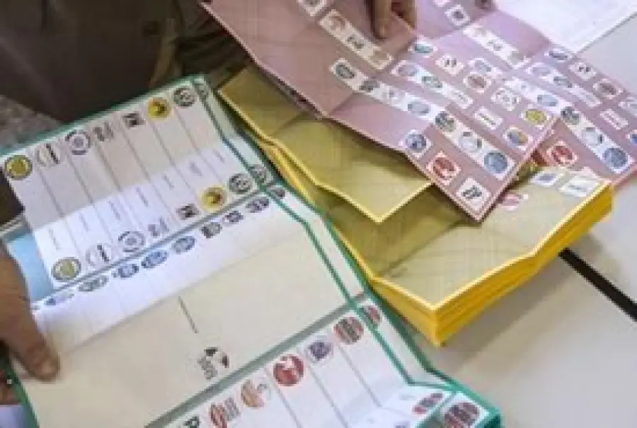 Elezioni, il Secondo Giorno i Seggi sono Aperti Fino alle 15