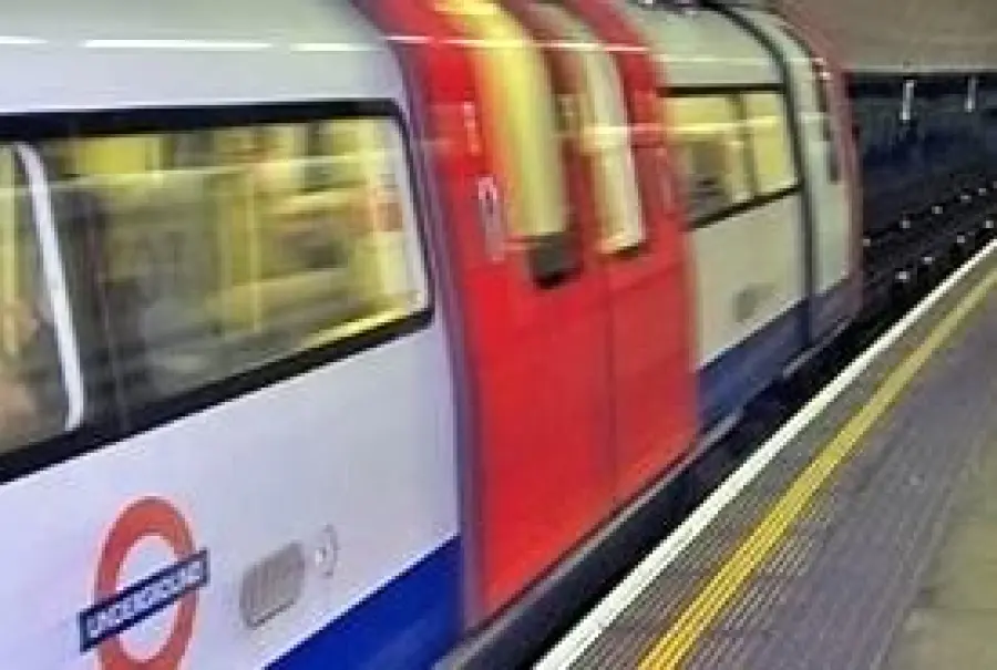 Metropolitana di Londra, Orario di Apertura Fino Alle 2 di Notte