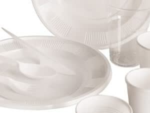 Piatti plastica: perchè conviene non usarli