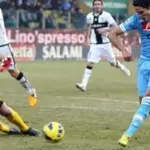 Serie A: il Napoli vince a Parma 2-1, l'Inter frena in casa col Toro. 