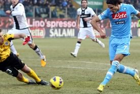 Serie A: il Napoli vince a Parma 2-1, l'Inter frena in casa col Toro. 